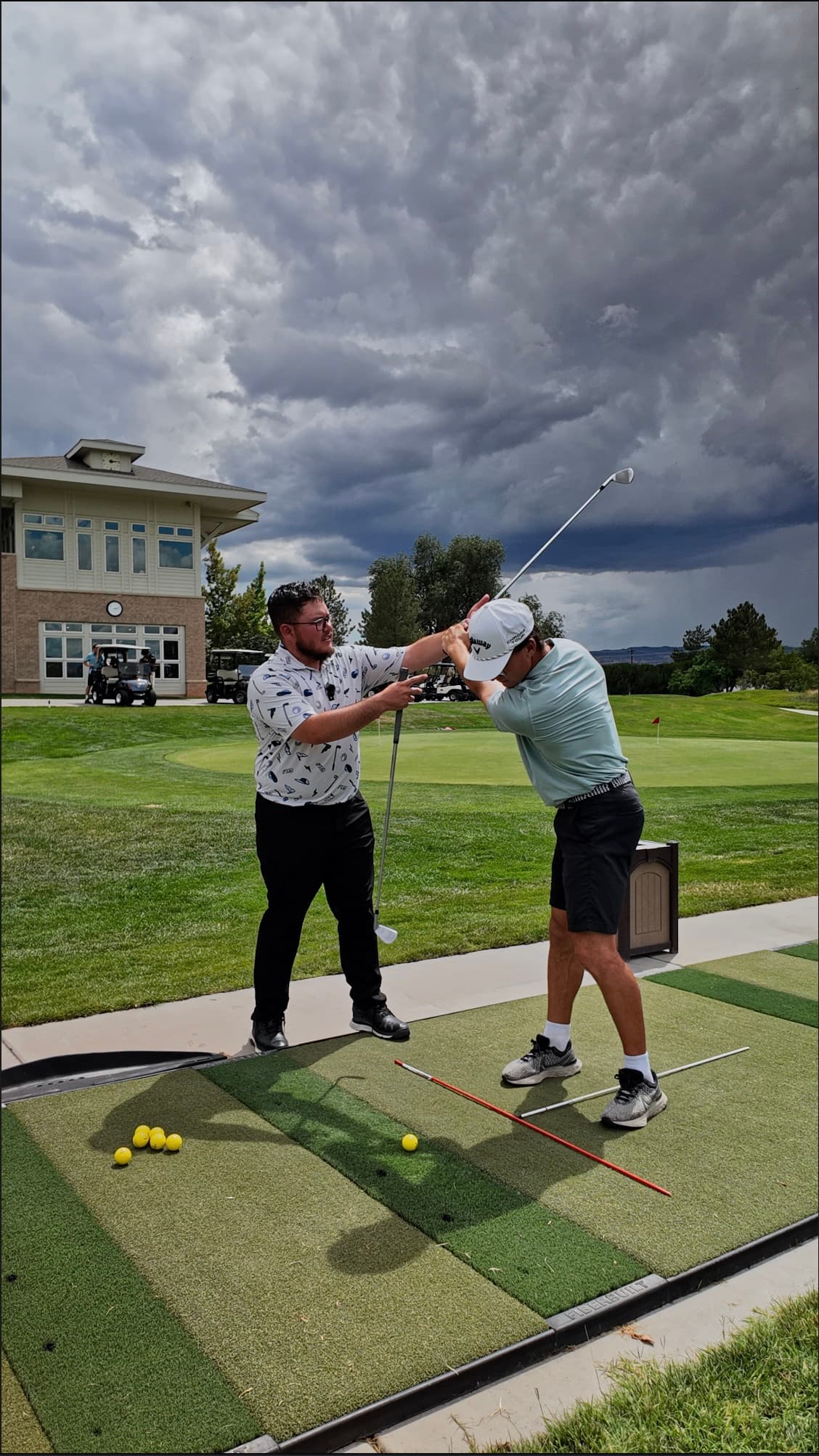 Alfonso Rivera Jr. coaching a golfer during an in-person lesson